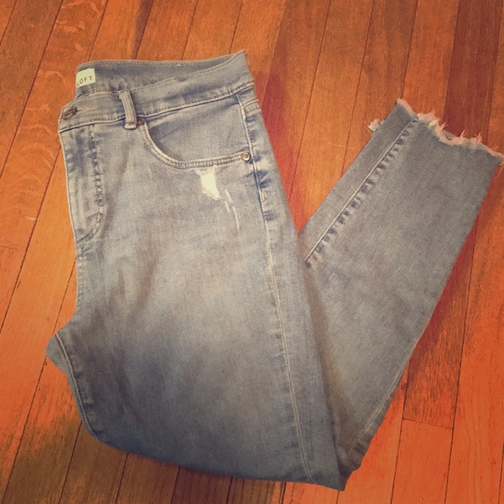 Light Skinny Crop Jeans. Loft, size P10/30